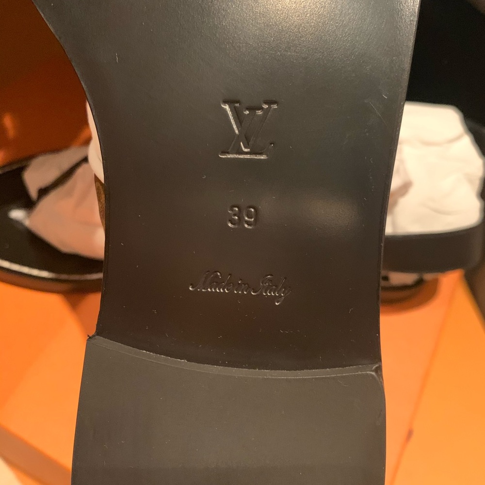 ‼️SOLD‼️ Louis Vuitton matchmake sandal - Picture 8 of 8